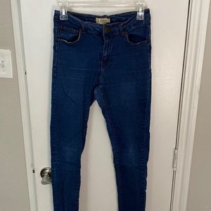 Brand Ci Sono. Size 5. Dark denim. Skinny jean.